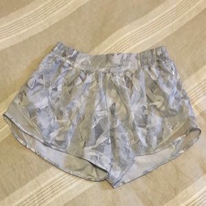 Lululemon shorts Hotty Hot 6 Tall